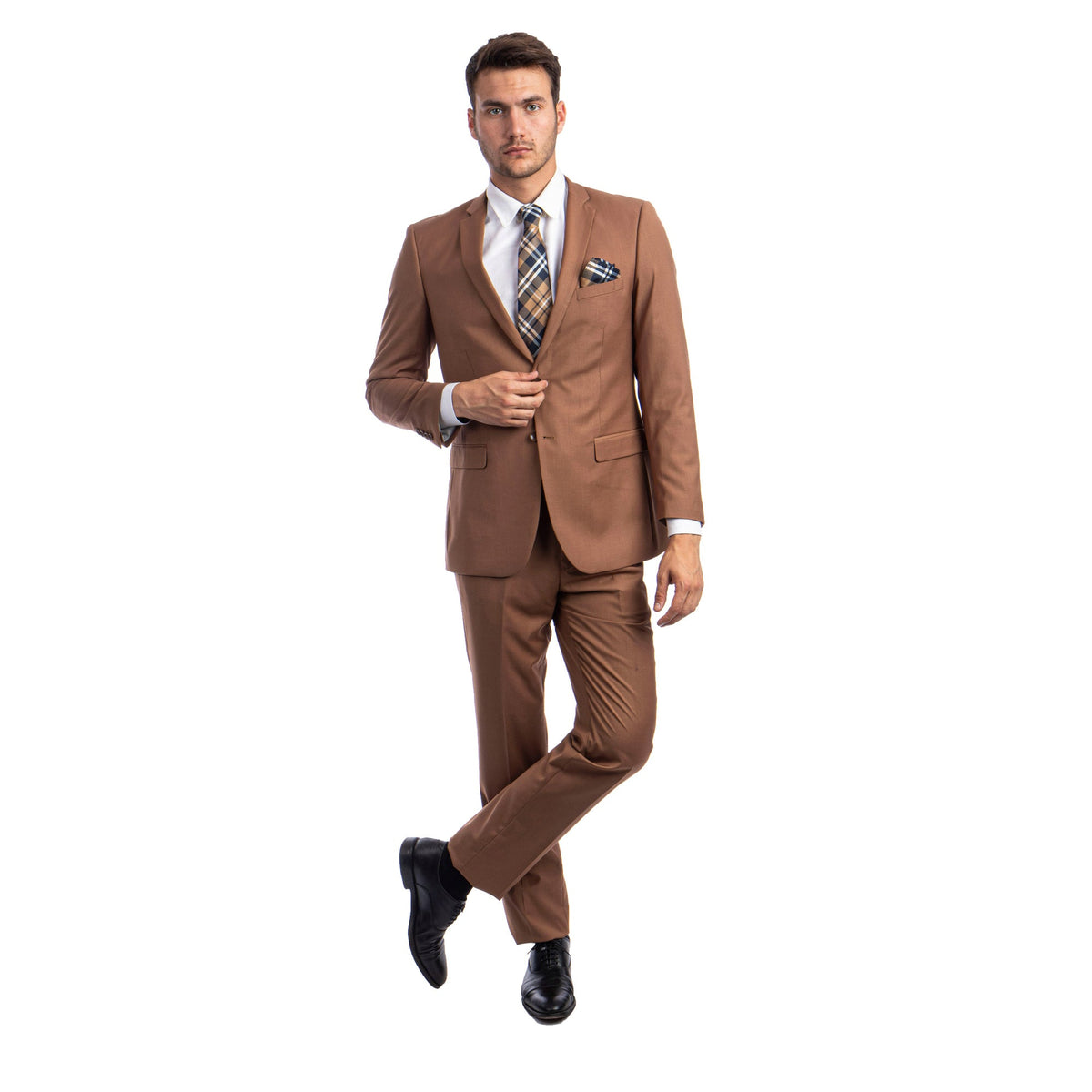 Full-length front view of a model wearing the caramel M085S two-piece suit