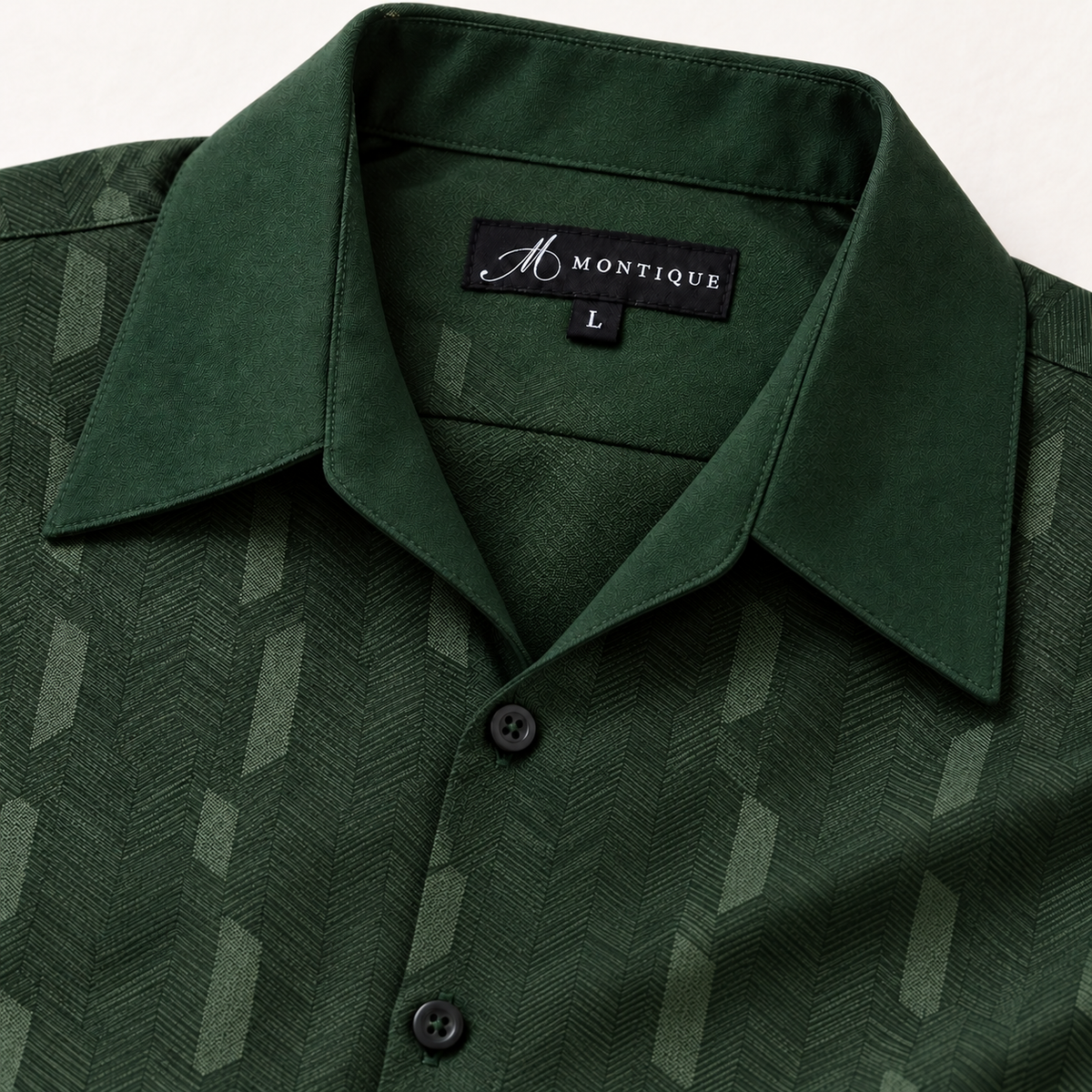 Montique hunter geometric walking suit open camp collar and neck label detail