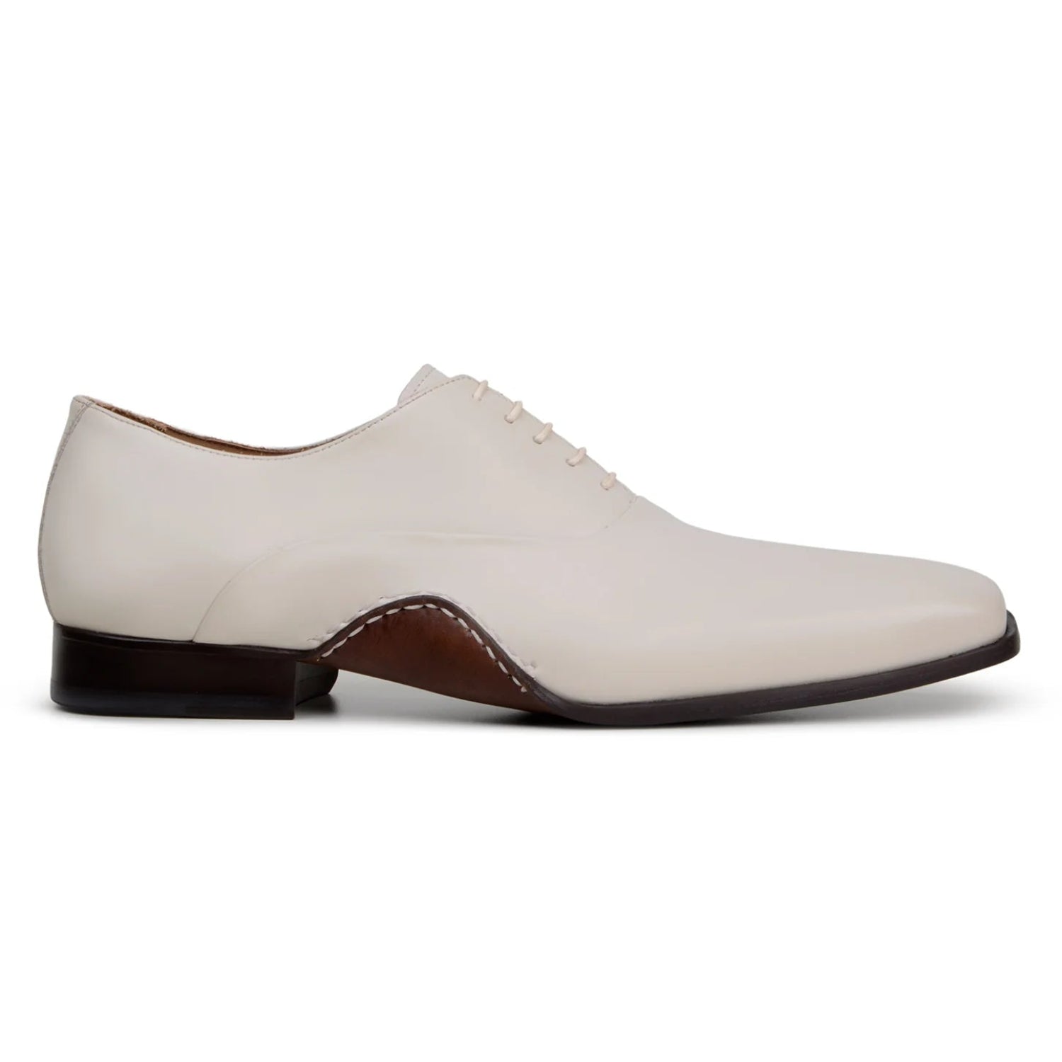Side profile of light bone calf leather Oxford shoe