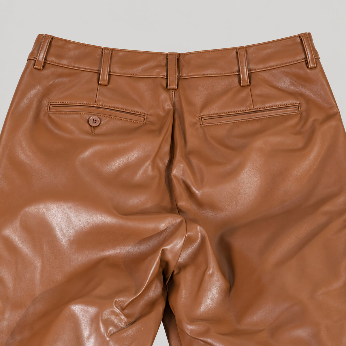 Luggage / Cognac Montique P026 Back pocket detail