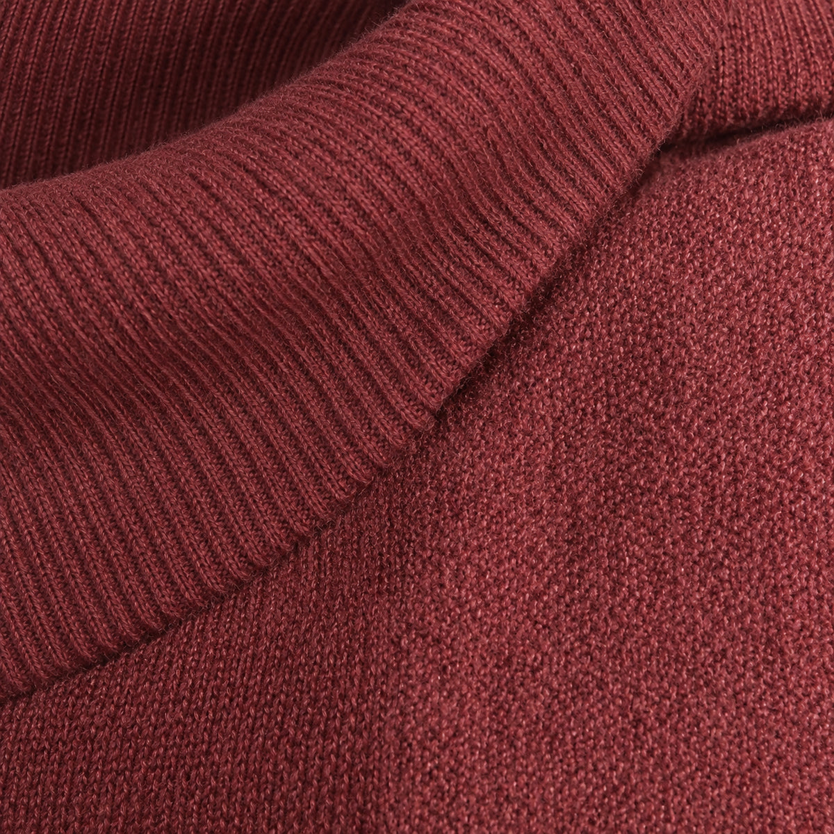 Burgundy Montique SW-104 Ribbed collar detail